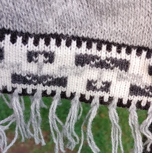 Alpaca. Gray Hoodie Sweater SZ.Med - Picture 4 of 6